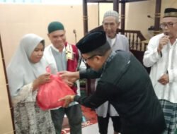 Belitong Muda Bisa Salurkan Paket Sembako pada Subuh Keliling di Masjid Al Muqorrobin