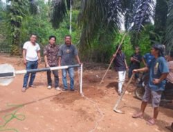 Warga Pasang Portal di Dusun Parit Gunung, Perusahaan Akui Jalan Desa