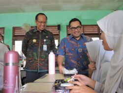 Pj Gubernur dan Komisi II DPR RI Tinjau Simulasi MBG di SMA Negeri 2 Pangkalpinang