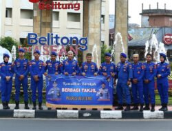 Satpolairud Polres Belitung Adakan Aksi Sosial Ramadhan, Bagikan Takjil untuk Warga