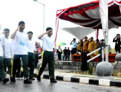 Meski Diguyur Hujan, Warga Antusias Saksikan Lomba Gerak Jalan di Beltim