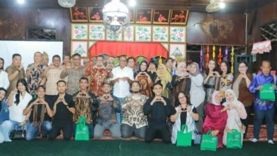 Bupati dan Wakil Bupati, Hadiri Makan Bedulang Bersama Peserta Famtrip Dispar Belitung 2025