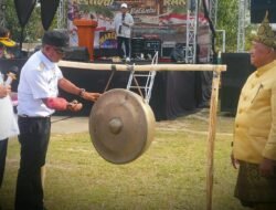 Ditandai Pemukulan Gong oleh Bupati Belitung Djoni: Festival Rakyat De Belantu 2026 Dibuka
