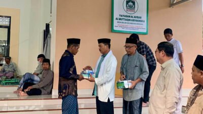 Safari Ramadan 2026 di Air Nangka, Kemenag Beltim Serahkan 25 Buku ke BKM Masjid Al Akbar