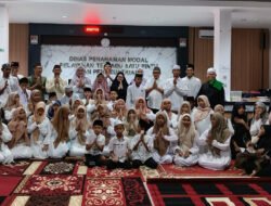 Kolaborasi DPMPTSPP dan RPM Belitung, Puluhan Anak Yatim dan Lansia Terima Santunan