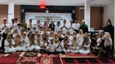 Kolaborasi DPMPTSPP dan RPM Belitung, Puluhan Anak Yatim dan Lansia Terima Santunan