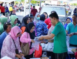 Warga Serbu Gerakan Pangan Murah di Tanjungpandan, Berburu Sembako Jelang Lebaran