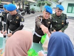 Subdenpom Persiapan Belitung Berbagi Takjil di Jalan Depati Gegedek Tanjungpandan