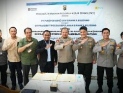 Pejabat PLN UIW Bangka Belitung dan Polda Kepulauan Bangka Belitung menandatangani PKT pengamanan Objek Vital Nasional di Pangkalpinang