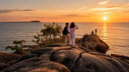 Pantai Batu Bedil Belitung dengan batu granit raksasa