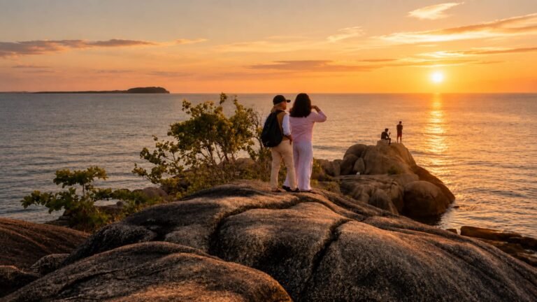 Pantai Batu Bedil Belitung dengan batu granit raksasa