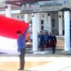 Bupati Belitung Timur Kamarudin Muten memimpin upacara Hardiknas 2026 di halaman Kantor Bupati Beltim bersama ASN, guru, dan siswa.