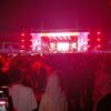 Keramaian Honda AT Family Day di Pantai Tanjungpendam, Belitung, dengan panggung hiburan dan pengunjung memadati area acara