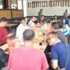 Anggota DPR RI Rudianto Tjen berbicara kepada awak media di Kongdjie Coffee, Belitung, membahas pariwisata dan jadwal penerbangan Singapura–Belitung.